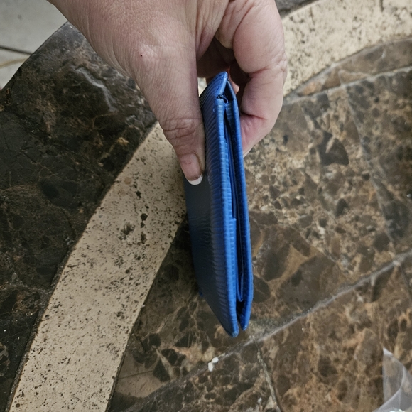 Louis Vuitton Blue Cyan Epi Leather zmens Bi Fold Wallet - Picture 11 of 11